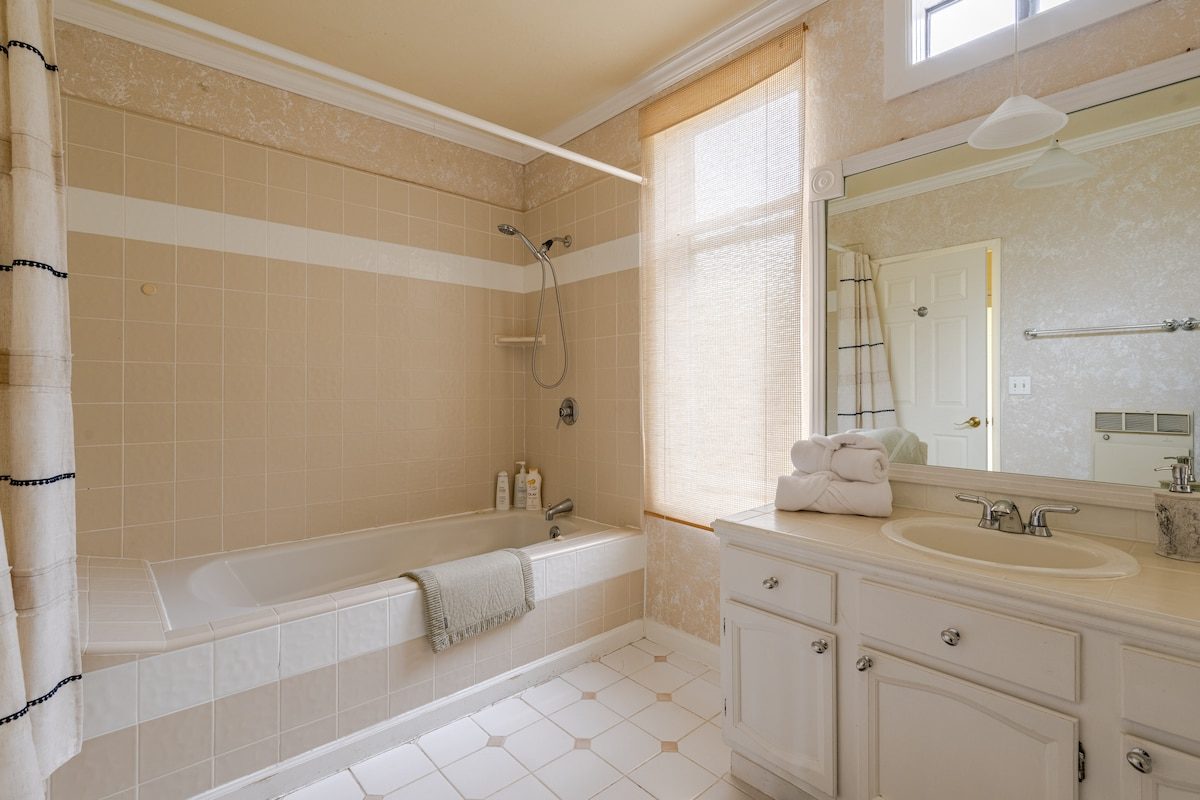 Kitchen & Dining photo 3